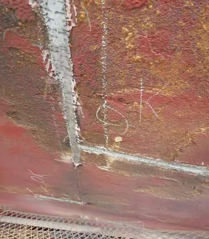 外板焊缝碳爆打磨1.jpg